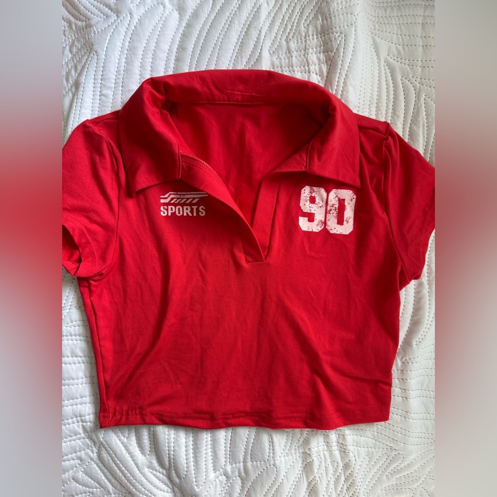 Short sleeved V-neck crop top